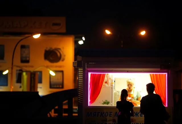 A woman sells ice cream at the Millennium Square in Saransk, Russia on July 15, 2017. (Photo by David Mdzinarishvili/Reuters)