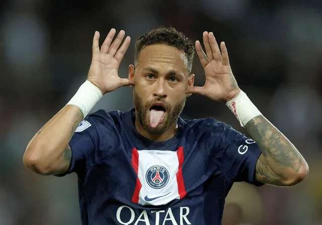 Neymar Jr of Paris Saint-Germain celebrates after scoring his team's third goal during the Ligue 1 match between Paris Saint-Germain and Montpellier HSC at Parc des Princes on August 14, 2022 in Paris, France. (Photo by Benoit Tessier/Reuters)