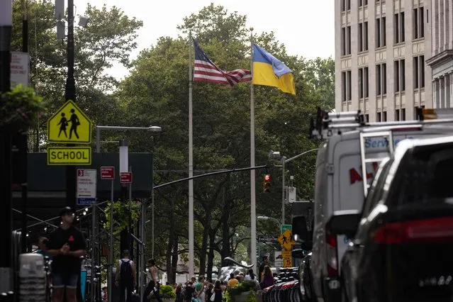 Raised Ukrainian and American flags are seen after a press conference to celebrate Ukraine's Independence Day on August 23, 2022 in New York. (Photo by Yuki Iwamura/AFP Photo)