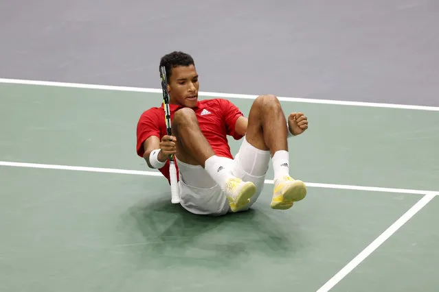 Felix Auger Aliassime of Team Canada falls over against Carlos Alcaraz of Team Spain during the Davis Cup Group Stage 2022 Valencia match between Spain and Canada at Pabellon Fuente De San Luis on September 16, 2022 in Valencia, Spain. (Photo by Clive Brunskill/Getty Images)