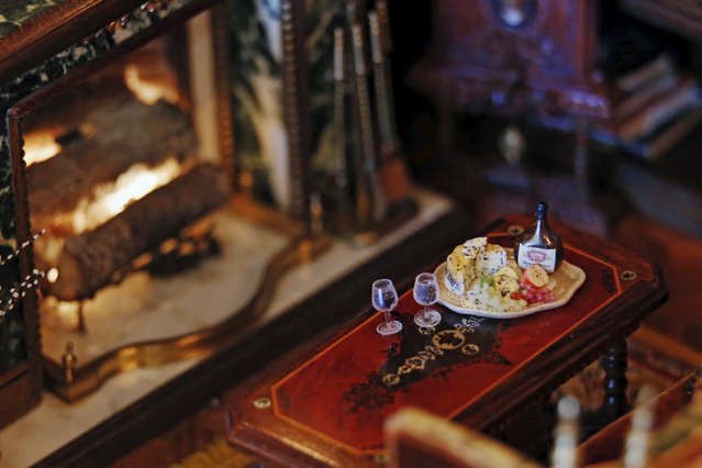 A miniature plate of food is shown in the "formal living room" of the Astolat Castle, a 3 metre (9 foot) tall dollhouse, currently on display in New York November 14, 2015. (Photo by Lucas Jackson/Reuters)