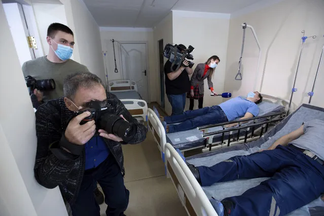 Journalists meet with patients given Russia's Sputnik V coronavirus vaccine in a hospital in Vladivostok, Russia, on Tuesday, December 15, 2020. While excitement and enthusiasm greeted the Western-developed coronavirus vaccine when it was rolled out, the Russian-made serum has received a mixed response, with reports of empty Moscow clinics in the first days of the rollout. (Photo by Aleksander Khitrov/AP Photo)
