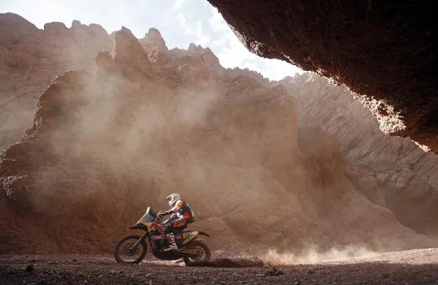 KTM rider Ruben Faria of Portugal rides during the 11th stage of the Dakar Rally 2015 from Cachi to Termas de Rio Hondo January 15, 2015. (Photo by Jean-Paul Pelissier/Reuters)