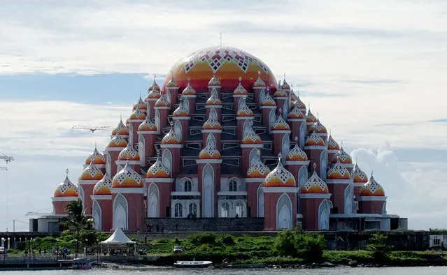 A view of the 99-dome mosque building located in the reclamation area of Losari Beach in Makassar, South Sulawesi, Indonesia on March 2, 2021. The 99-dome mosque is a new landmark of Makassar City, South Sulawesi, is one of the most unique mosques in the world. (Photo by Zul Kifli/Anadolu Agency via Getty Images)