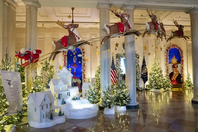 Holiday decorations adorn the Grand Foyer of the White House for the 2023 theme “Magic, Wonder, and Joy”, Monday, November 27, 2023, in Washington. (Photo by Evan Vucci/AP Photo)