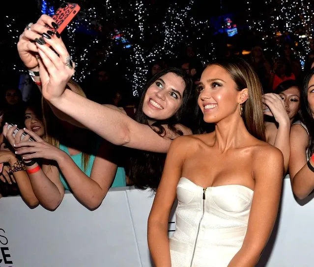 Actress Jessica Alba attends The 40th Annual People's Choice Awards at Nokia Theatre L.A. Live on January 8, 2014 in Los Angeles, California. (Photo by Michael Buckner/Getty Images for The People's Choice Awards/AFP Photo)