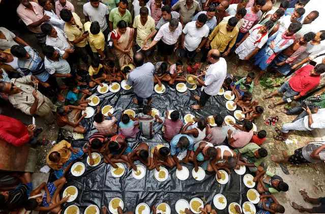 People eat inside a flood relief camp on an island in Howrah district, West Bengal, India July 28, 2017. (Photo by Rupak De Chowdhuri/Reuters)