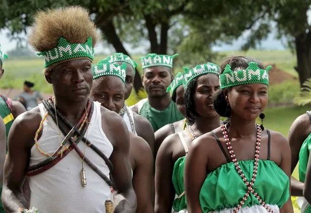 Members of the Abuja cultural troupe wait for the arrival of the U.N. Secretary General Ban Ki-moon at the Presidential wing of the Nnamdi Azikiwe International airport in Abuja, Nigeria, August 23, 2015. (Photo by Afolabi Sotunde/Reuters)