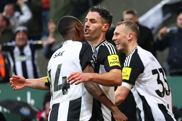 Fabian Schar of Newcastle United celebrates after scoring a goal to make it 3-3 during the Premier League match between Newcastle United FC and Liverpool FC at St James' Park on December 4, 2024 in Newcastle upon Tyne, England. (Photo by Robbie Jay Barratt – AMA/Getty Images)