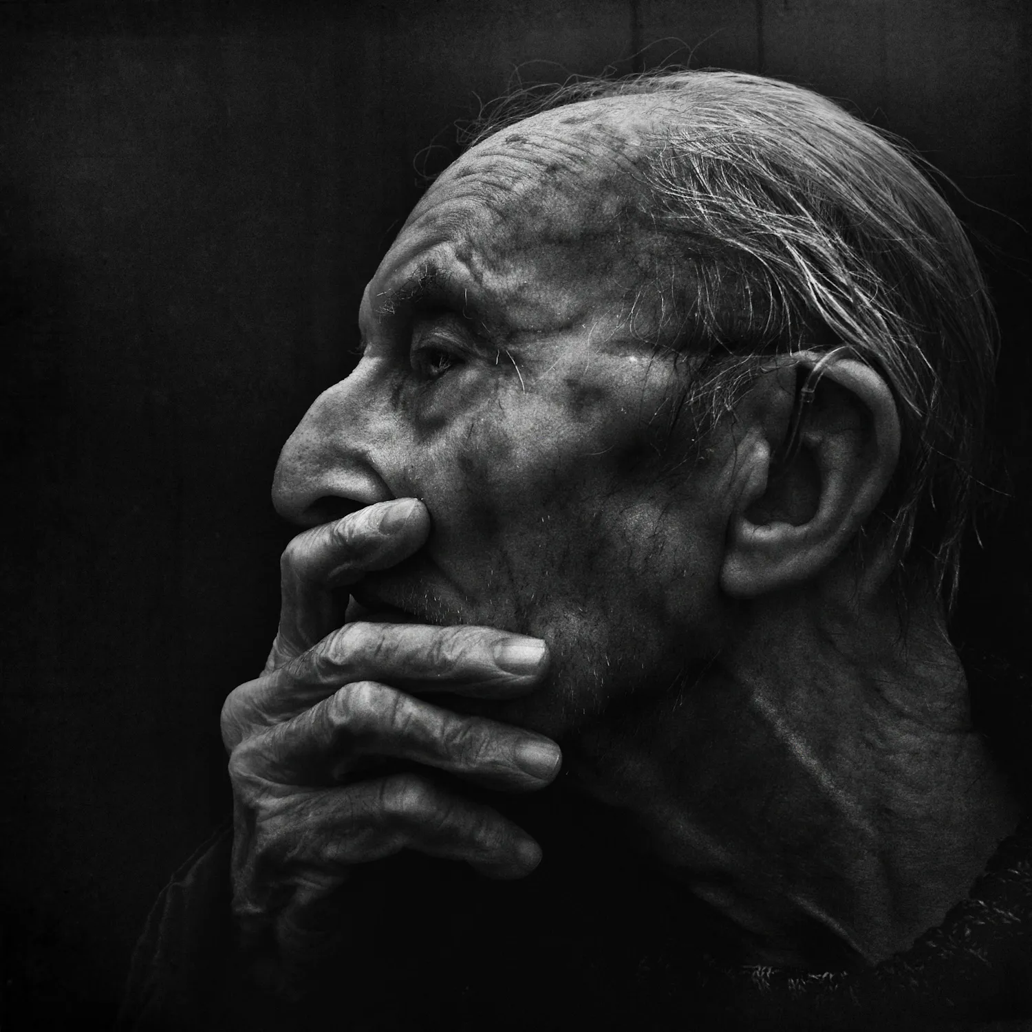 Пожилой старый мужчина. Ли Джеффрис. Ли Джеффрис портреты бездомных. Фотопортрет старика. Фотопортреты пожилых мужчин.
