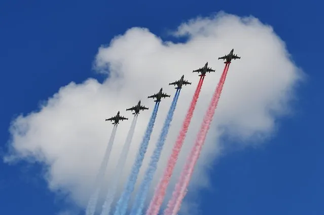 Russian Su-25 jet aircraft release smoke in the colours of the Russian state flag during the Victory Day Parade in Moscow, Russia, June 24, 2020. (Photo by Vladimir Pesnya/Host Photo Agency via Reuters)