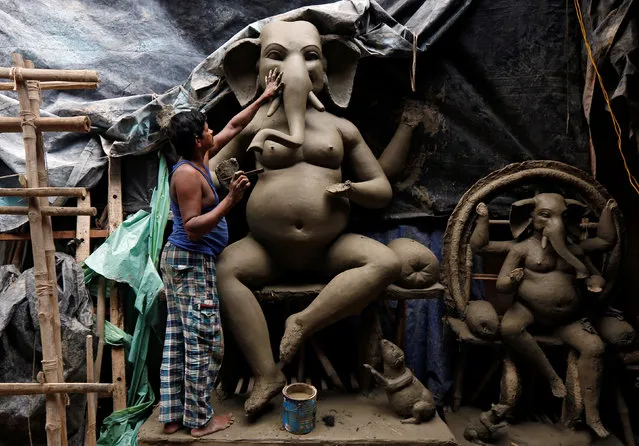 An artisan makes an idol of Hindu god Ganesh at a workshop ahead of the Ganesh Chaturthi festival celebrations, in Kolkata, India, August 29, 2016. (Photo by Rupak De Chowdhuri/Reuters)