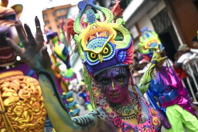 A reveller takes part in the “White Day” parade, on January 6, 2018, during the Carnival of Blacks and Whites in Pasto, Colombia, the largest festivity in the south-western region of the country. (Photo by Luis Robayo/AFP Photo)
