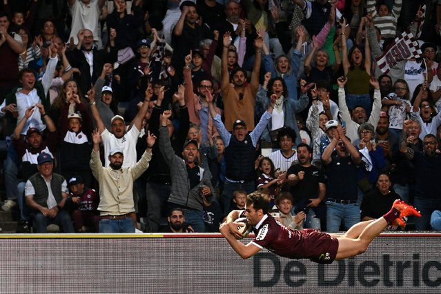 Bordeaux-Begles' French wing Damian Penaud scores a try during the French Top14 rugby union match between Union Bordeaux-Begles (UBB) and RC Vannes at the Chaban-Delmas stadium in Bordeaux, south-western France, on June 7, 2025. (Photo by Christophe Archambault/AFP Photo)