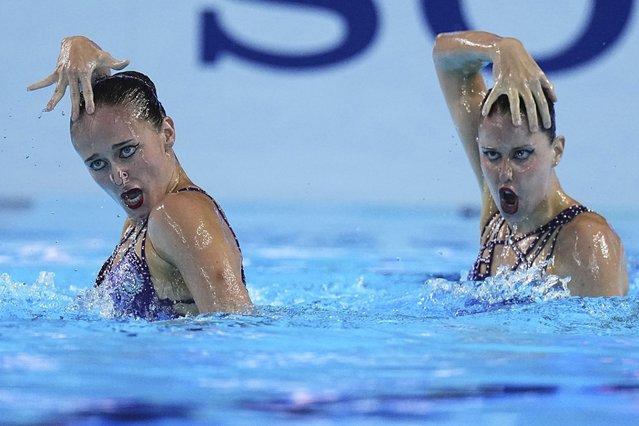 Lilou Lluis Valette and Iris Tio Casas of Spain compete in the women's duet free final of artistic swimming at the World Aquatics Championships in Singapore, Thursday, July 24, 2025. (Photo by Ng Han Guan/AP Photo)