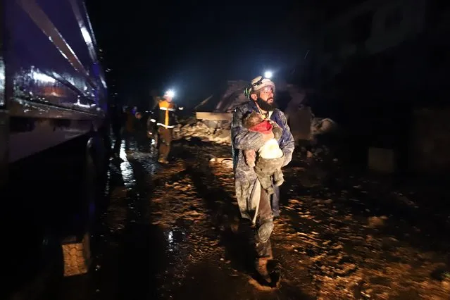A member of the Syrian civil defence, known as the White Helmets, carries a child rescued from the rubble following an earthquake in the town of Zardana in the countryside of the northwestern Syrian Idlib province, early on February 6, 2023. A 7.8-magnitude earthquake hit Turkey and Syria on February 6, killing hundreds of people as they slept, levelling buildings, and sending tremors that were felt as far away as the island of Cyprus and Egypt. (Photo by Abdulaziz Ketaz/AFP Photo)