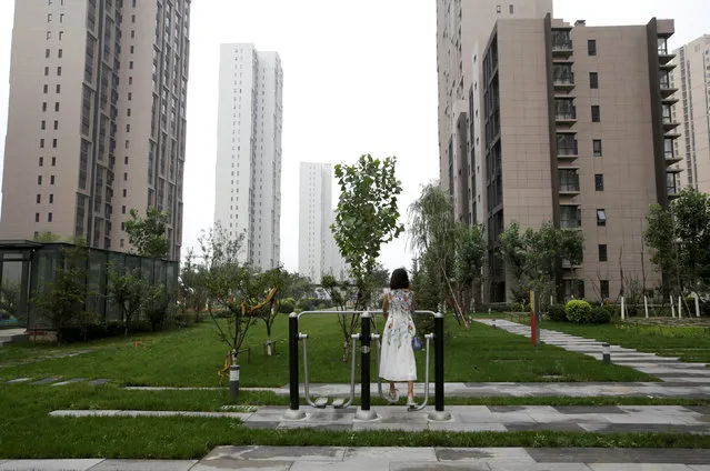 A local resident, who identifies herself by the pseudonym Huan Ying returns to Vanke Harbor city, where she was living next to the site of the explosions on August 12, 2015, at the Binhai new district, Tianjin, China, August 9, 2016. (Photo by Jason Lee/Reuters)