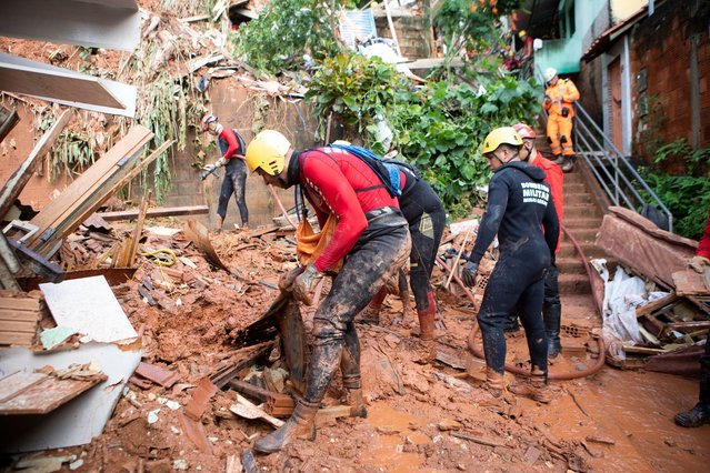 Firefighters work on a landslide site at Bethania neighborhood, Ipatinga, Minas Gerais state, Brazil on January 12, 2025. Landslides caused by torrential rains in southeast Brazil have left at least seven people dead and four others missing, rescue services in Minas Gerais state said January 12. (Photo by Nilmar Lage/AFP Photo)