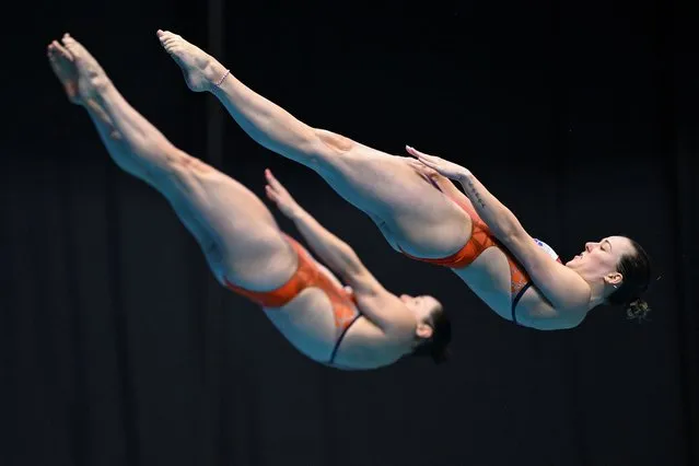 Netherlands' Inge Jansen and Netherlands' Celine Van Duijn compete in the preliminary of the women's 3m synchronised diving event during the World Aquatics Championships in Fukuoka on July 17, 2023. (Photo by Yuichi Yamazaki/AFP Photo)