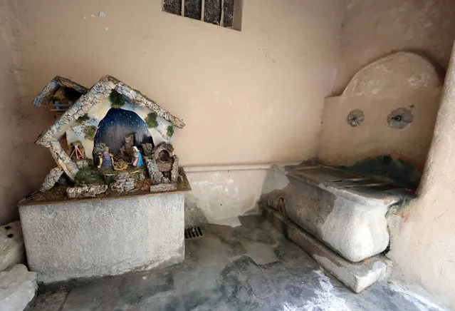 A Nativity scene is seen at a lavoir (wash-house), a traditional public place for the washing of clothes, in the medieval mountain village of Luceram as part of Christmas holiday season, France, December 15, 2016. (Photo by Eric Gaillard/Reuters)