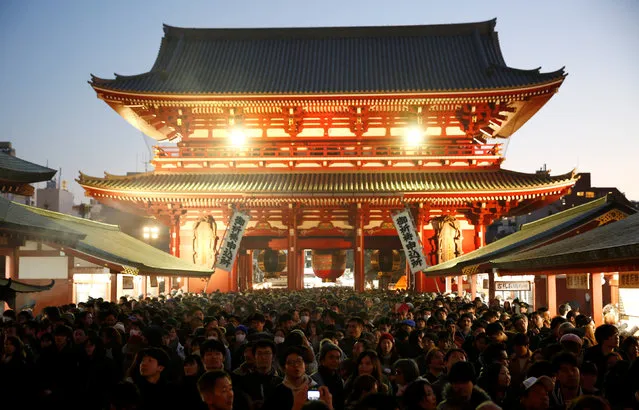 People stand in line to offer New Year prayers at the Sensoji temple in Tokyo, Japan, January 1, 2017. (Photo by Kim Kyung-Hoon/Reuters)