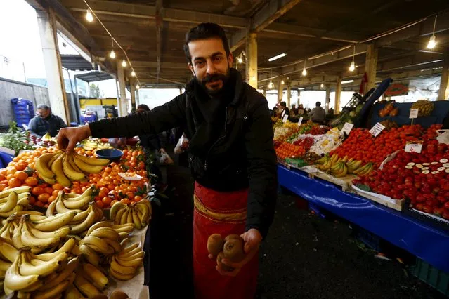 A stallholder sells fruits at a bazaar in Istanbul, Turkey January 30, 2016. Inflation has become Turkey's biggest economic challenge, hitting the pockets of ordinary people even as President Tayyip Erdogan and the ruling party have built their reputation largely on economic growth and stability. (Photo by Murad Sezer/Reuters)
