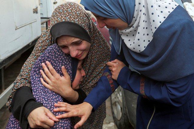 Mourners react during the funeral of Palestinians killed in Israeli strikes, amid Israel-Hamas conflict, at Al-Aqsa hospital in Deir Al-Balah in the central Gaza Strip, on June 4, 2024. (Photo by Ramadan Abed/Reuters)