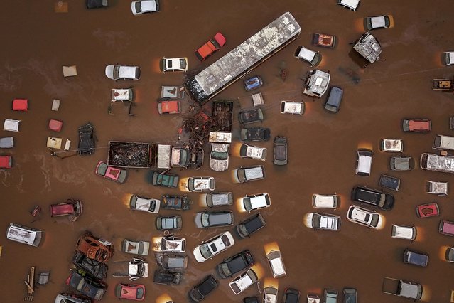 A drone view shows vehicles partially underwater in a courtyard of the State Traffic Department during floods in Eldorado do Sul, Rio Grande do Sul state, Brazil, on May 13, 2024. Record-breaking floods in southern Brazil, the result of weather patterns intensified by climate change, have only started to recede after displacing half a million people in the state of Rio Grande do Sul and killing more than 160. (Photo by Amanda Perobelli/Reuters)