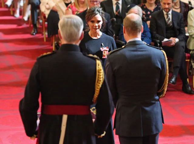 Victoria Beckham receives an Order of the British Empire for services to the British fashion industry from the Duke of Cambridge during an investiture ceremony at Buckingham Palace in London, England on April 19, 2017. (Photo by Yui Mok/PA Wire)