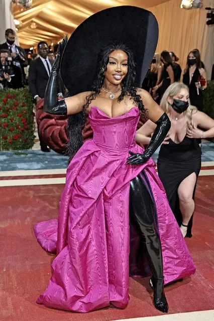 American singer SZA attends The 2022 Met Gala Celebrating “In America: An Anthology of Fashion” at The Metropolitan Museum of Art on May 02, 2022 in New York City. (Photo by Dimitrios Kambouris/Getty Images for The Met Museum/Vogue)