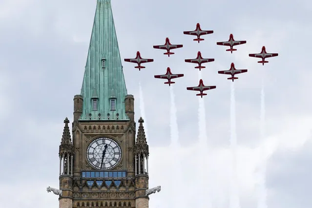 The Canadian Forces Snowbirds aerobatic team fly past the Peace Tower during Canada Day celebrations on Parliament Hill in Ottawa, Ontario, Canada, July 1, 2016. (Photo by Chris Wattie/Reuters)