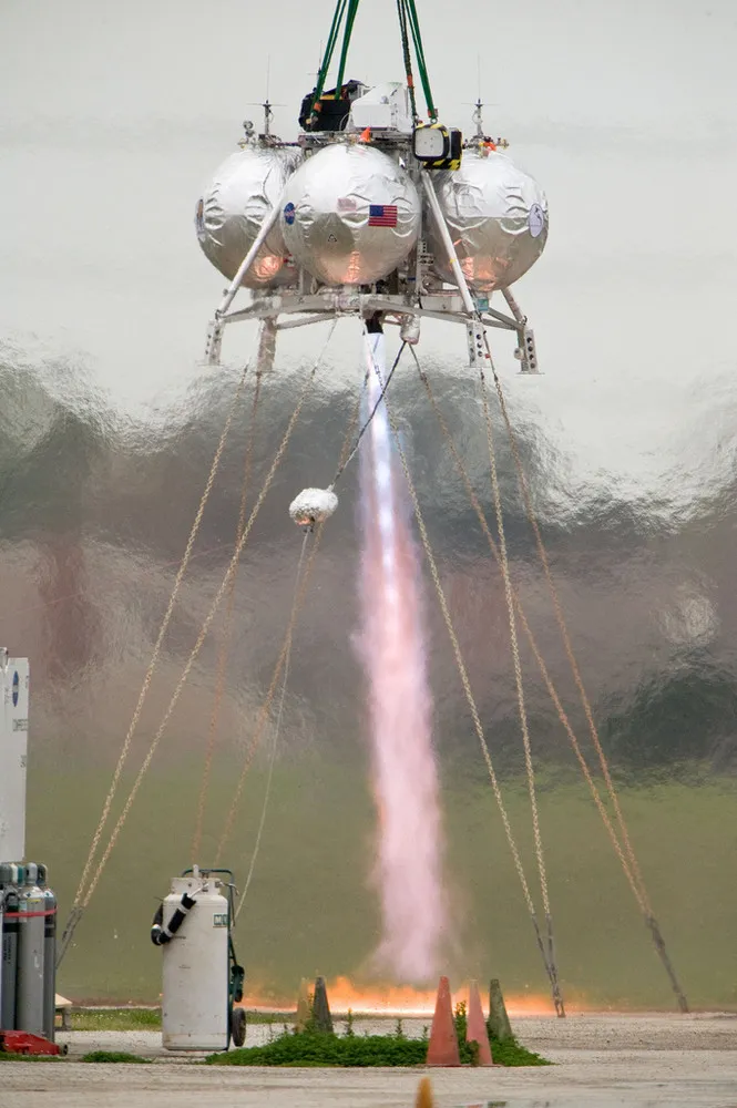 The NASA's Morpheus Lunar Lander Crashes During its First Free Flight