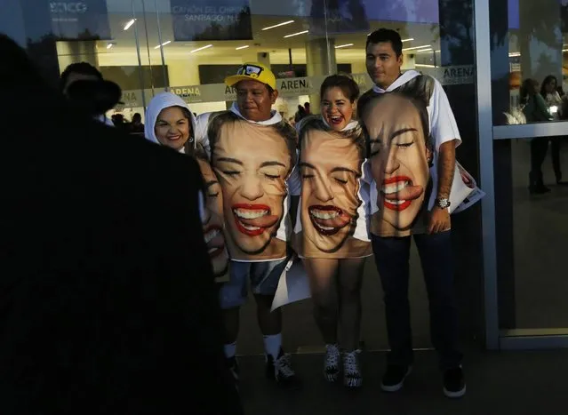 Fans of U.S. singer Miley Cyrus pose for a photograph before Cyrus' concert at the Arena Ciudad de Mexico in Mexico City, September 19, 2014. (Photo by Bernardo Montoya/Reuters)