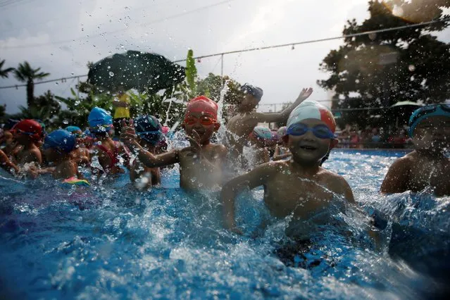 Children attend a swim training session at Hangzhou Chen Jinglun Sport school Natatorium, where Chinese Olympic swimmer Sun Yang and Fu Yuanhui also trained, in Hangzhou, Zhejiang province, China, August 10, 2016. (Photo by Aly Song/Reuters)