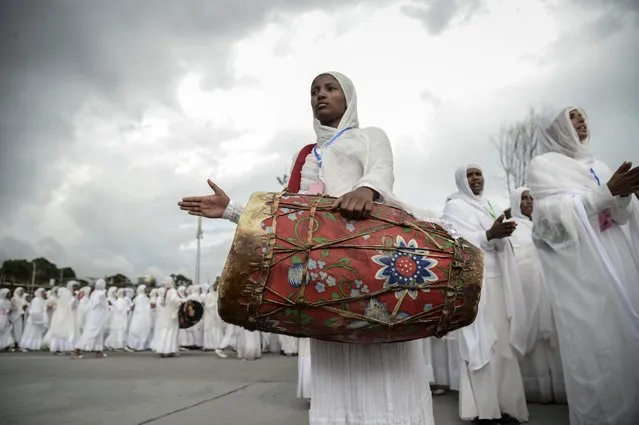Ethiopian Orthodox Christians beat drums and sing to celebrate the eve of the holiday of Meskel in Addis Ababa, Ethiopia Monday, September 26, 2022. The festival commemorates the unearthing of the “True Holy Cross” of Jesus Christ by the Roman Empress Helena in the fourth century. (Photo by AP Photo/Stringer)