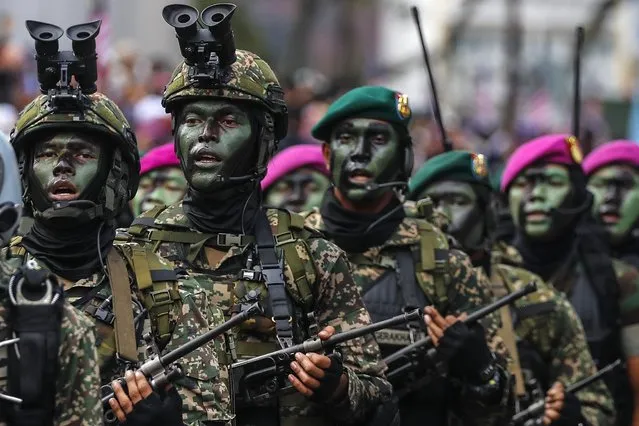 Members of Malaysia's armed forces, dressed in camouflage, take part in a parade during the National Day 2022 celebrations at Kuala Lumpur, Malaysia, 31 August 2022. National Day celebrations were held at the Independence Square to mark the 65th anniversary of independence from Britain on 31 August 1957. (Photo by Fazry Ismail/EPA/EFE)