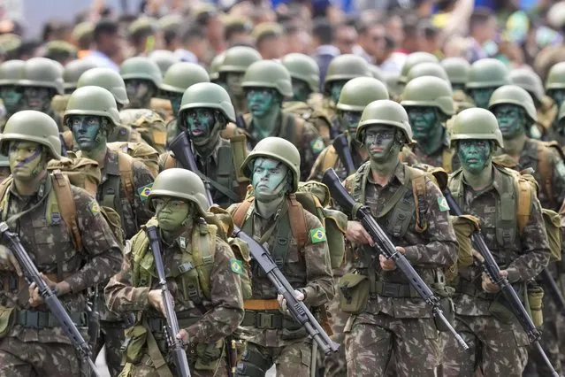 Military personnel march during a parade commemorating the bicentennial of Brazil's independence from Portugal in Brasilia, Brazil, Wednesday, September 7, 2022. (Photo by Eraldo Peres/AP Photo)
