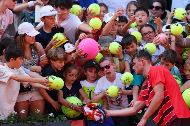Britain’s Jack Draper signed autographs for fans at Roland Garros in Paris after winning his third-round French Open match against João Fonesca from Brazil on June 1, 2025. (Photo by Denis Balibouse/Reuters)