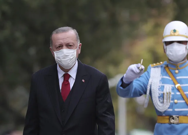 Turkey's President Recep Tayyip Erdogan, wearing a face mask to help prevent the spread of the coronavirus, inspects a military honour guard at the parliament, in Ankara, Turkey, Thursday, October 1, 2020. Turkey's government is being accused of hiding the true extent of the country's coronavirus outbreak after the health minister revealed that the daily COVID-19 figures published by his ministry reflect only patients with symptoms and not all positive cases. (Photo by Turkish Presidency via AP Photo/Pool)