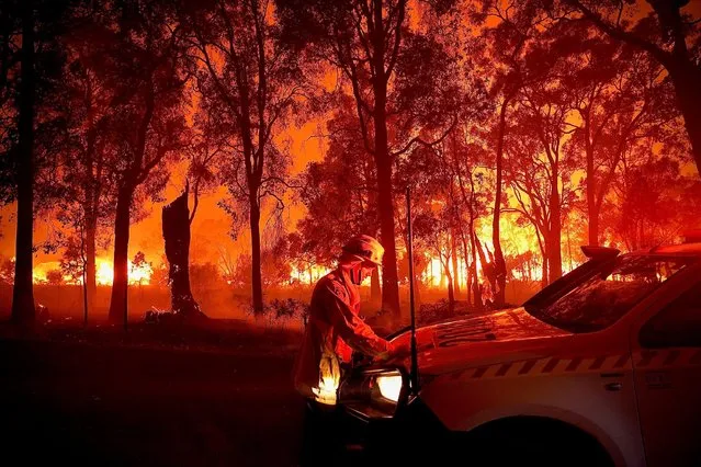 More than 200 firefighters have been trying to contain wildfires that have damaged homes and businesses in Western Australia on February 2, 2022. (Photo by Evan Collis/Reuters)
