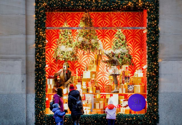 Locals and tourists prepare to celebrate Christmas and walk past shop windows decorated with Christmas decorations in Amsterdam, Netherlands on December 13, 2024. (Photo by Piroschka van de Wouw/Reuters)