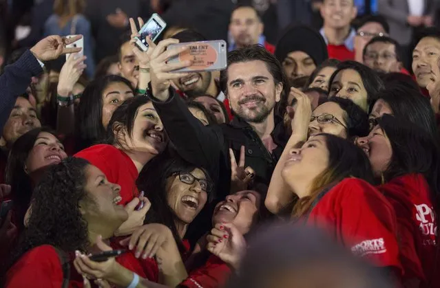 Colombian singer Juanes poses with fans after the premiere of “McFarland, USA” at El Capitan theatre in Hollywood, California February 9, 2015. The movie opens in the U.S. on February 20. (Photo by Mario Anzuoni/Reuters)