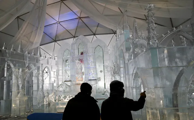 Visitors look at a gothic-style ice dome, made from 90 tonnes of ice, at the mountain resort of Hrebienok near the town of Stary Smokovec, Slovakia November 28, 2016. Picture taken November 28, 2016. (Photo by David W. Cerny/Reuters)
