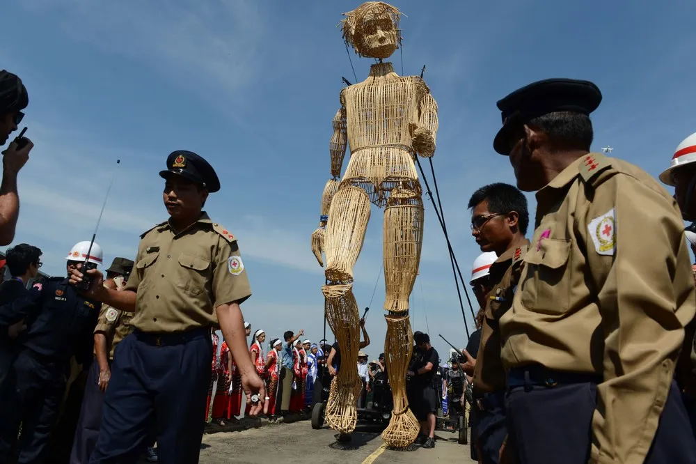Giant Puppet Enthralls at Festival