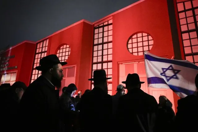 People gather to attend a solidarity service for the Israeli victims of the attacks by the Palestinian militant group Hamas at the Moscow Jewish Museum and Tolerance Center in Moscow, Russia, Sunday, October 15, 2023. (Photo by Alexander Zemlianichenko/AP Photo)