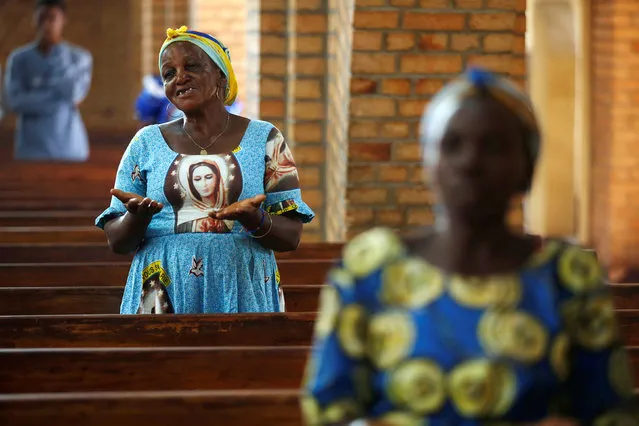 A woman prays during a mass for peaceful election at the Notre Dame de Kinshasa cathedral in Kinshasa, Democratic Republic of Congo, December 29, 2018. (Photo by Baz Ratner/Reuters)