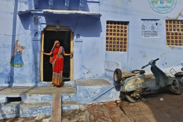 A woman stands on the doorstep of her house at Jodhpur in Rajasthan, April 6, 2015. (Photo by Adnan Abidi/Reuters)