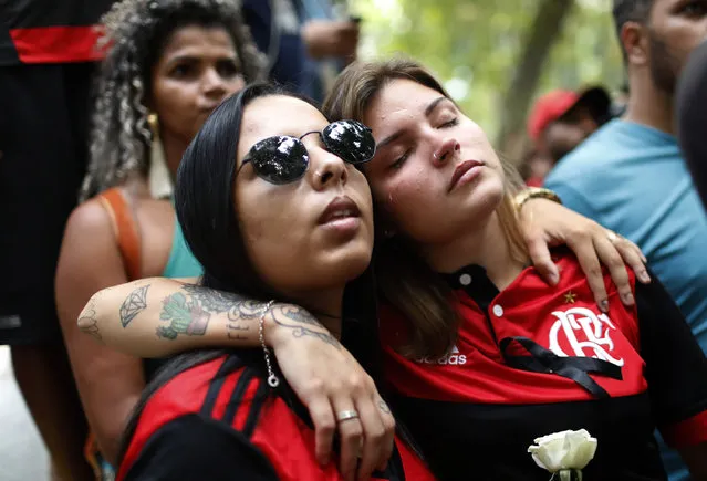 Flamengo soccer fans gather to honor the teenage players killed by a fire, in Rio de Janeiro, Brazil, Saturday, February 9, 2019. A fire early Friday swept through the sleeping quarters of an academy for Brazil's popular professional soccer club Flamengo, killing several and injuring others, most likely teenage players, authorities said. (Photo by Silvia Izquierdo/AP Photo)