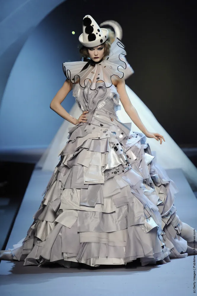 Haute Couture Autumn 2011 Runway – Paris Haute Couture Fashion Week