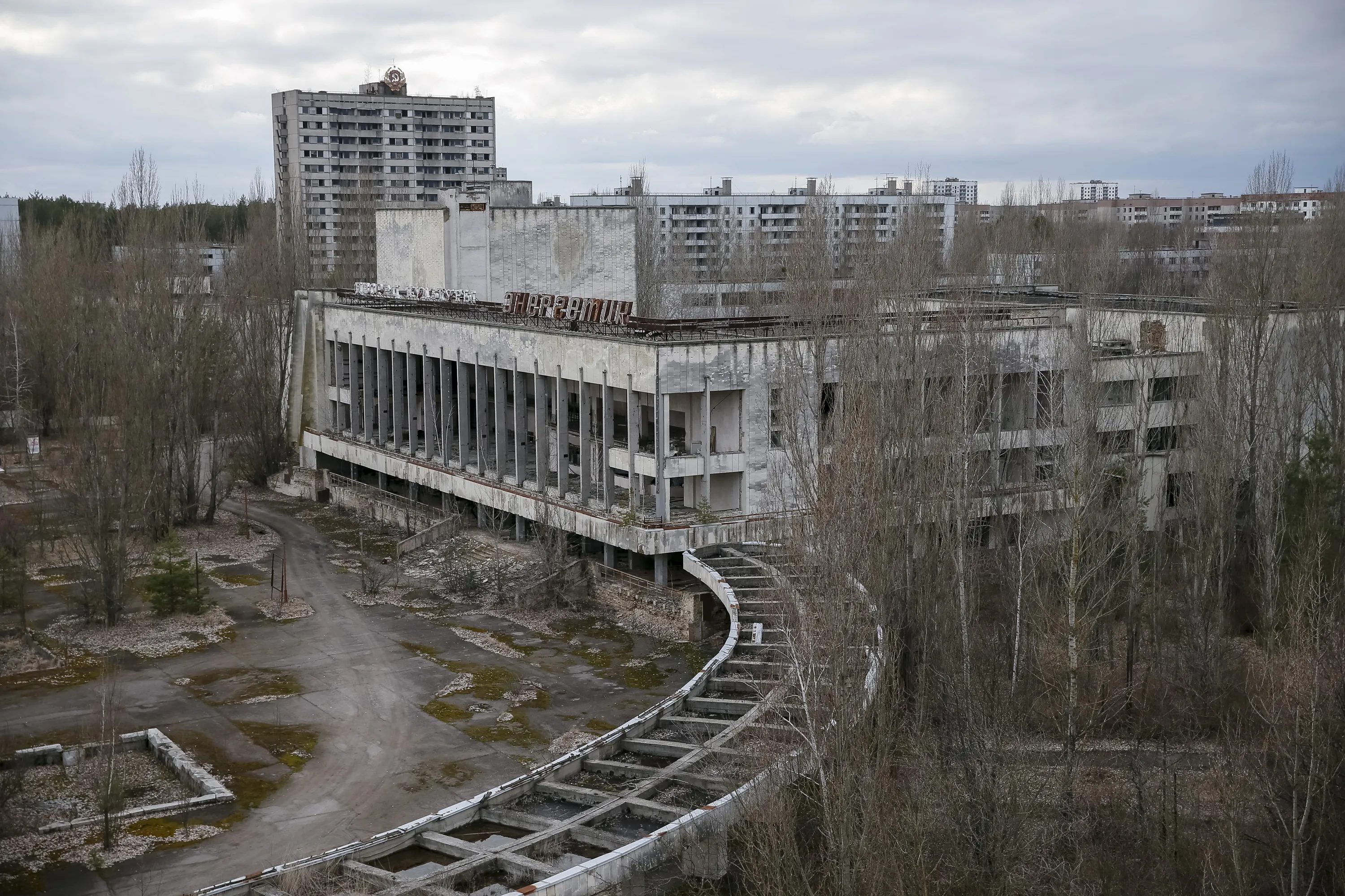 Жизнь в припяти. Зона отчуждения город Припять. Припять Украина город-призрак. Чернобыль город Припять. Припять Чернобыль ЧАЭС зона отчуждения.